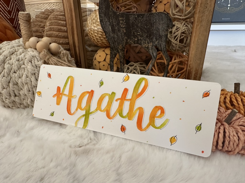Marque-page personnalisé fait-main avec prénom en lettering d'automne