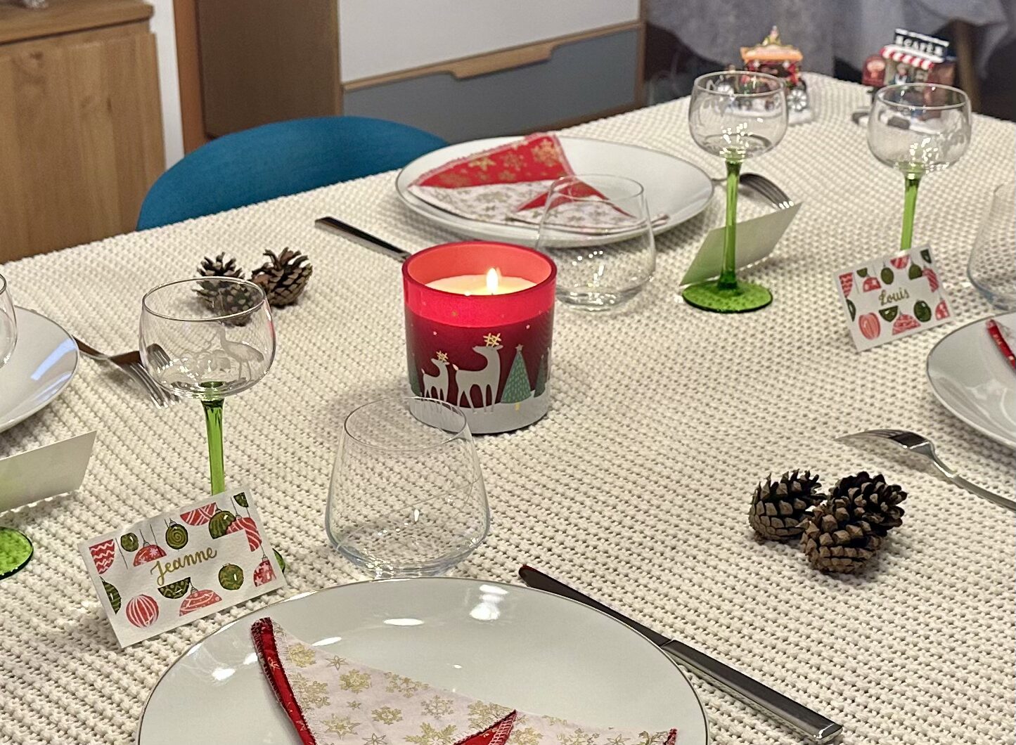 Marque-place fait main et personnalisé - Boules de Noël – Image 12