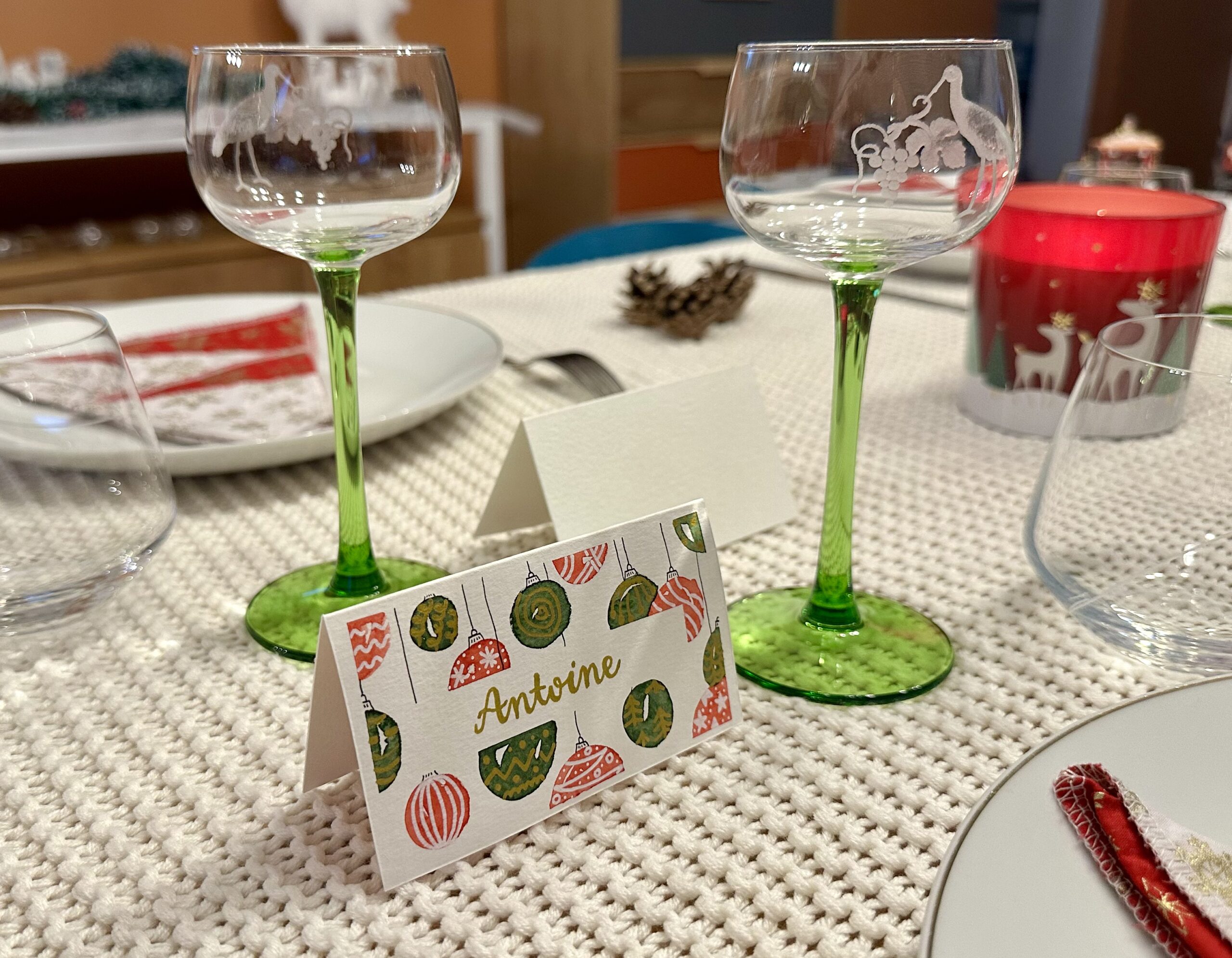 Marque-place fait main et personnalisé - Boules de Noël – Image 13