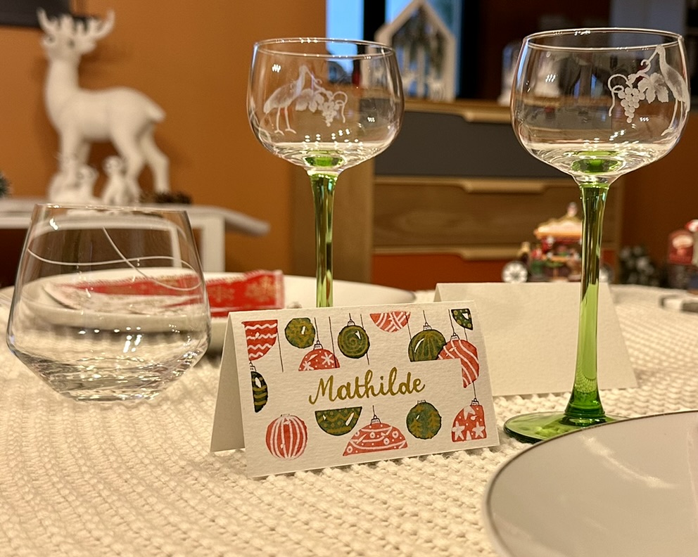 Marque-place fait main et personnalisé - Boules de Noël – Image 10