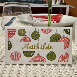 Marque-place fait main et personnalisé – Boules de Noël