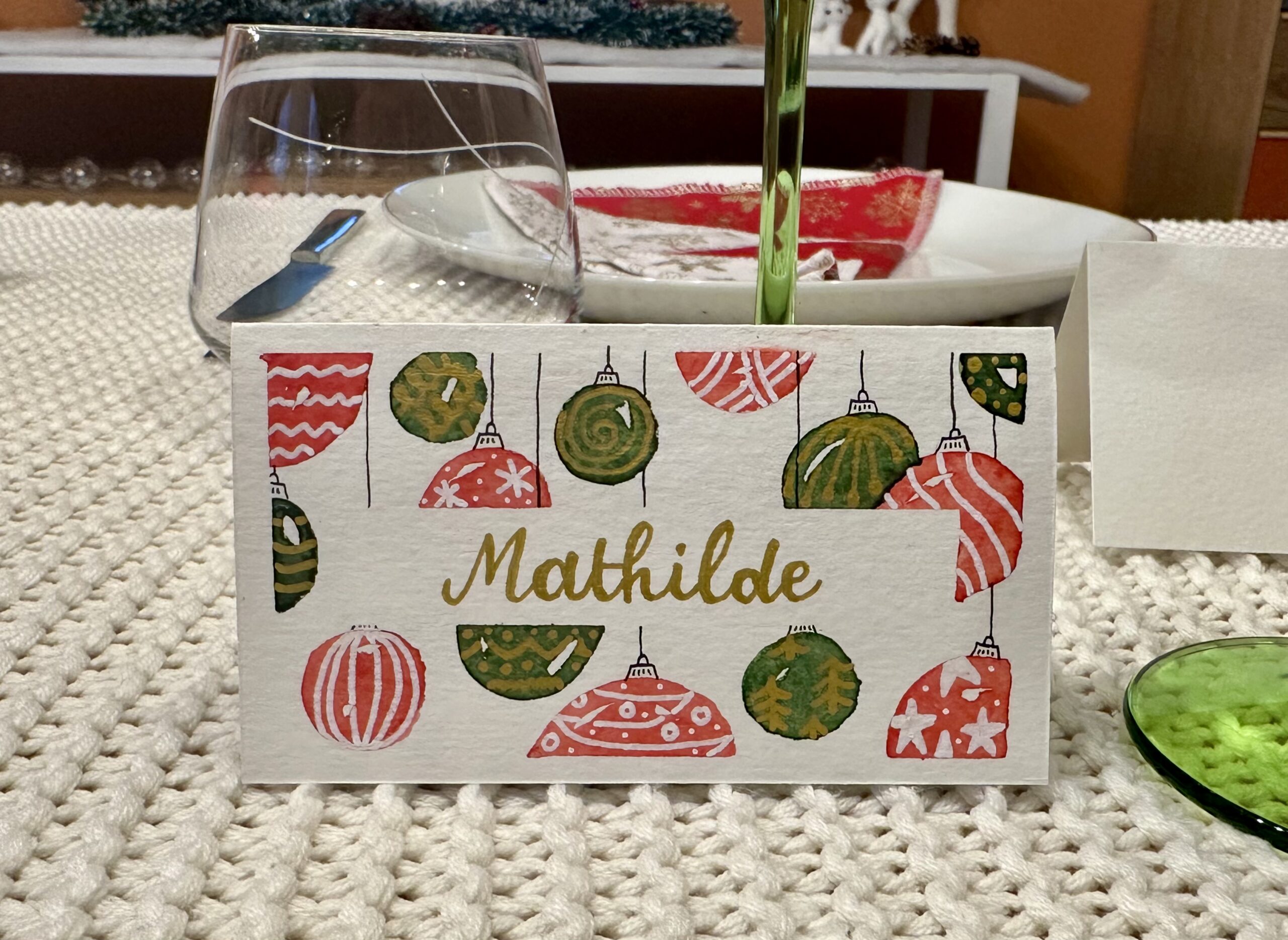 Papeterie personnalisée fait-main avec prénom pour décoration de table de Noël
