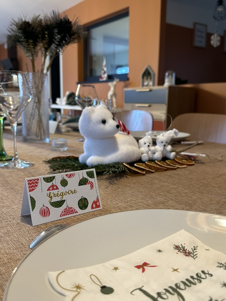 Marque-place fait main et personnalisé - Boules de Noël – Image 6