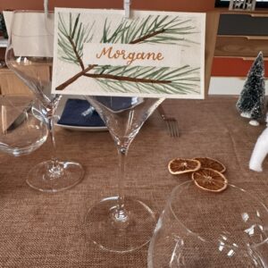Marque-place fait main et personnalisé – Brindilles de sapin