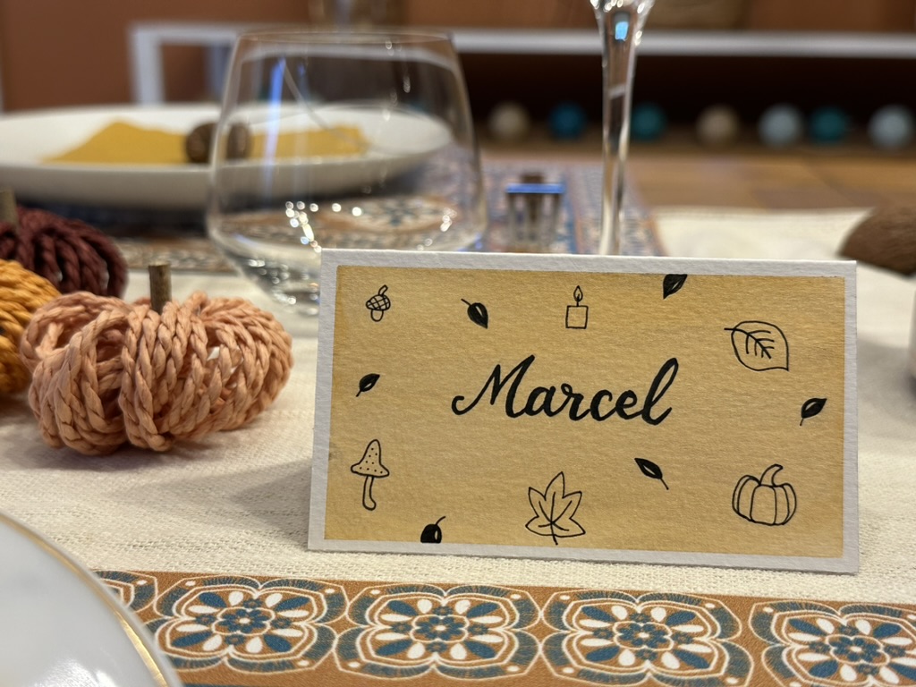 Marque-place fait main et personnalisé - Doodles d’automne