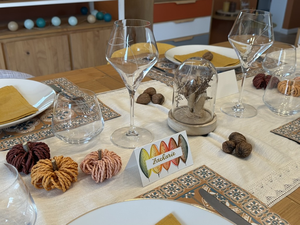 Marque-place fait main et personnalisé - Feuilles d’automne – Image 2