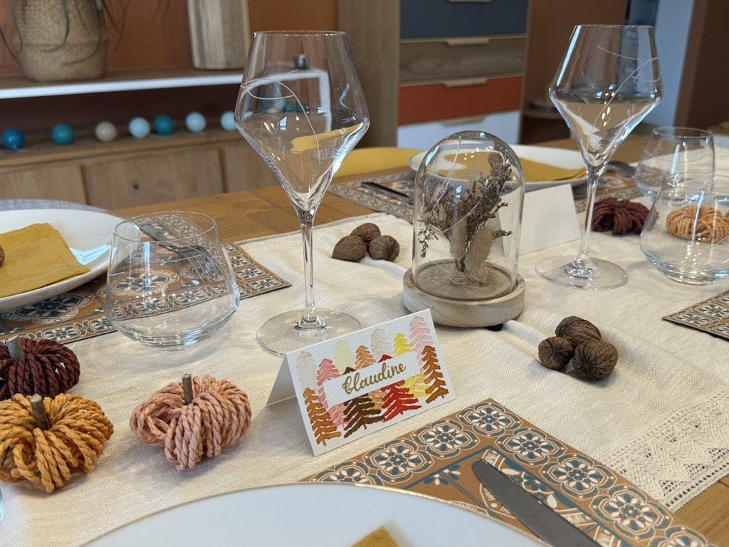 Marque-place fait main et personnalisé - Forêt d’automne – Image 3