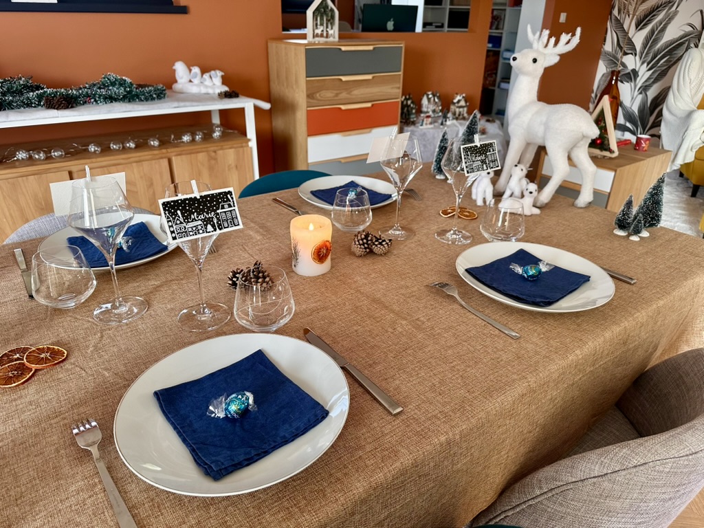 Marque-place fait main et personnalisé - Village sous la neige – Image 8