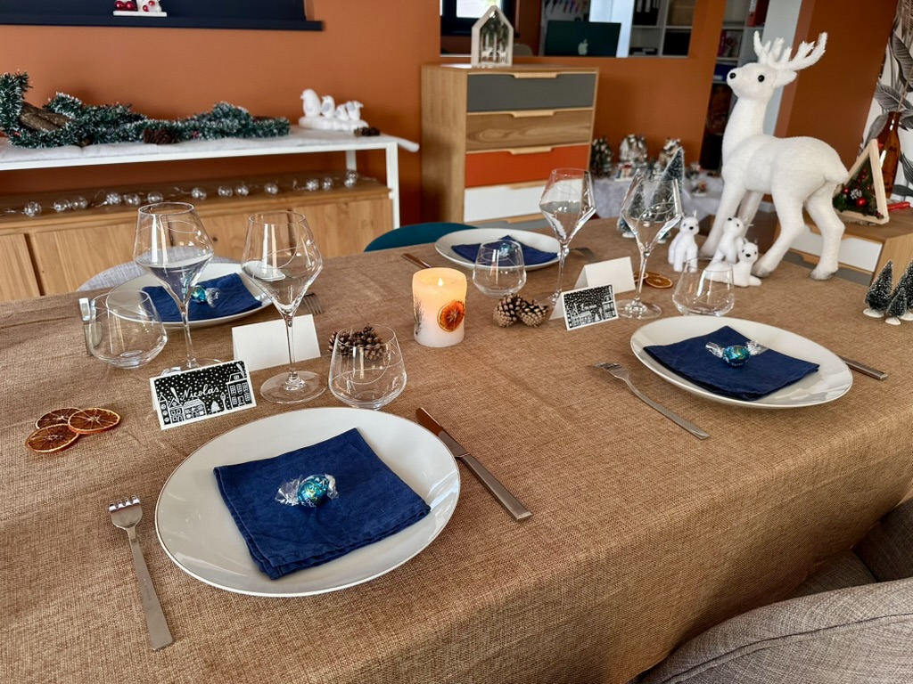 Marque-place fait main et personnalisé - Village sous la neige – Image 7